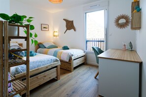 2 bedrooms, iron/ironing board, free WiFi, bed sheets