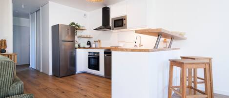 Réfrigérateur, micro-ondes, four, lave-vaisselle