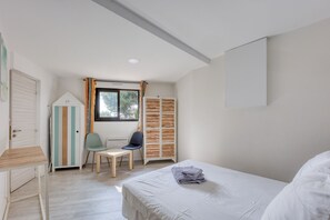 1 bedroom, iron/ironing board, free WiFi, bed sheets