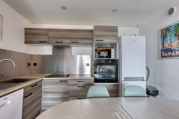 Fridge, microwave, oven, dishwasher