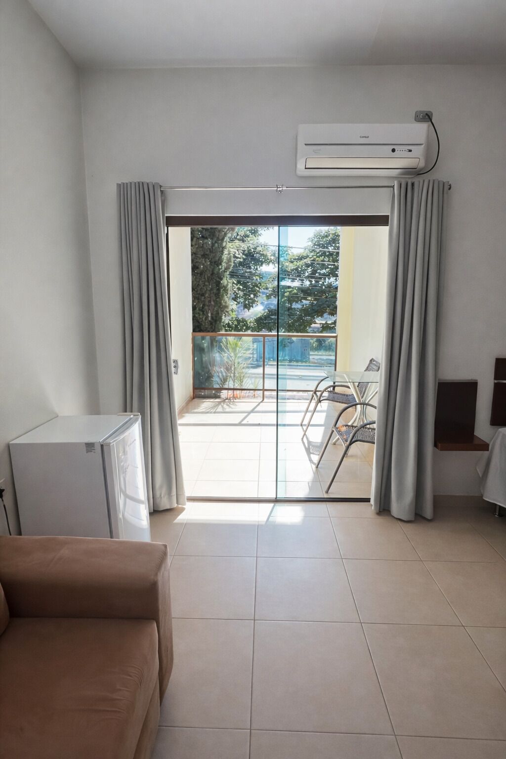 Espacio para trabajar con laptop y wifi gratis 