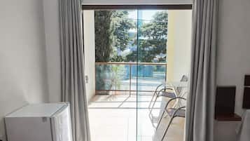 Espacio para trabajar con laptop y wifi gratis