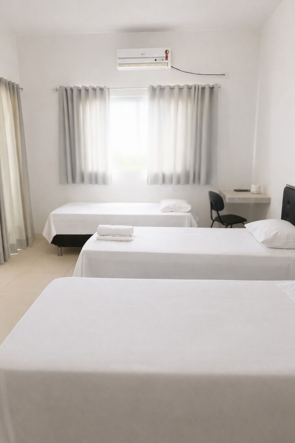 Triple Room, 3 Twin Beds | Laptop workspace, free WiFi