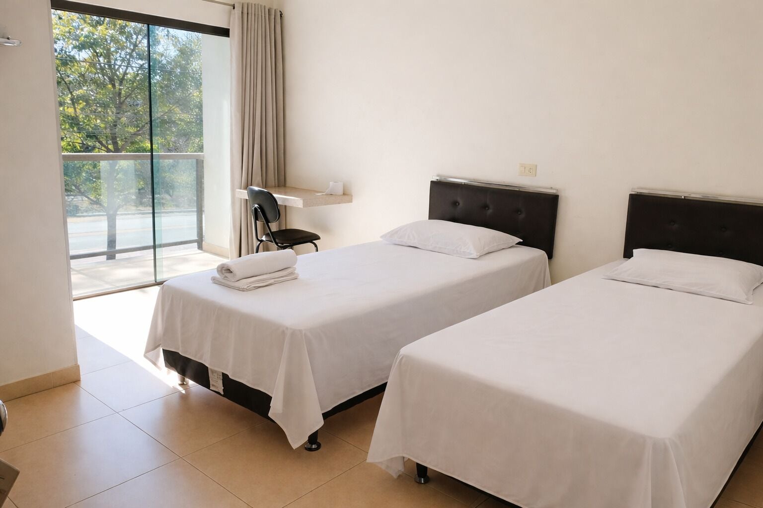 Camera con 2 letti singoli, 2 letti singoli | Postazione laptop, Wi-Fi gratuito