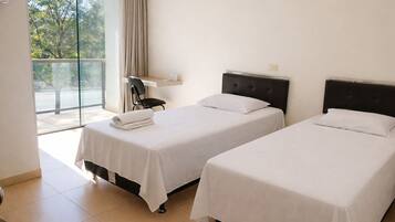 Camera con 2 letti singoli, 2 letti singoli | Postazione laptop, Wi-Fi gratuito