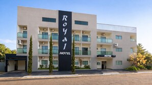 A multi-story hotel building with a prominent vertical sign reading 'Royal Hotel.' - Hotel Royal - Rubiataba (Rubiataba)