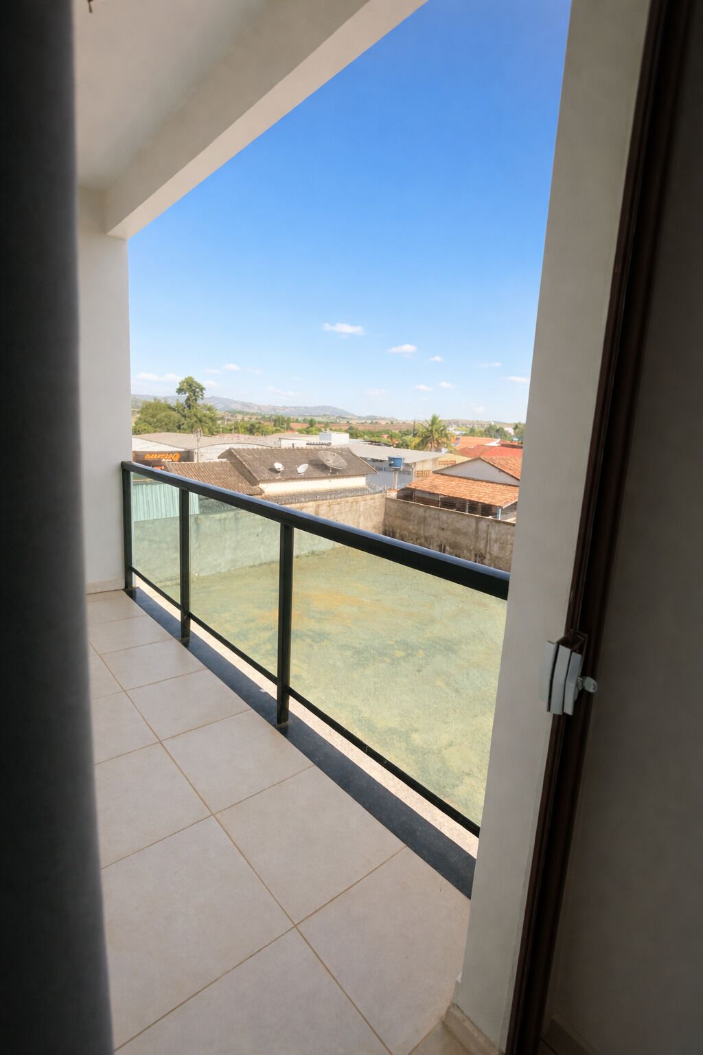 Espacio para trabajar con laptop y wifi gratis 