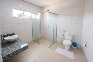 Quadruple Room | Bathroom | Towels, toilet paper