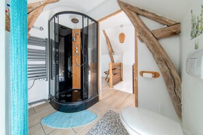 Séchoir à cheveux, serviettes fournies