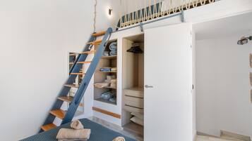 1 habitación, tabla de planchar con plancha, wifi y ropa de cama