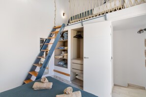 1 habitación, tabla de planchar con plancha, wifi y ropa de cama 