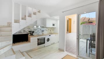 Kylskåp, mikrovågsugn, ugn och spishäll