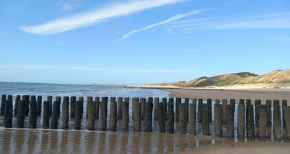 Cosy gypsy wagon with private garden near the sea and beach!