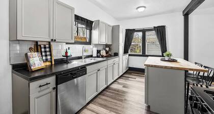 Here come the Irish! 2 BR Home 1 mile from Notre Dame! Sleeps 6 people!