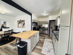 Micro-ondes, four, plaque de cuisson, lave-vaisselle