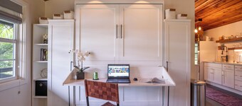 Romantic Cabin Retreat on 5 Acres. Florida Farm Stay w/Pond & Porch