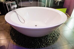 Doccia, asciugacapelli, asciugamani, sapone