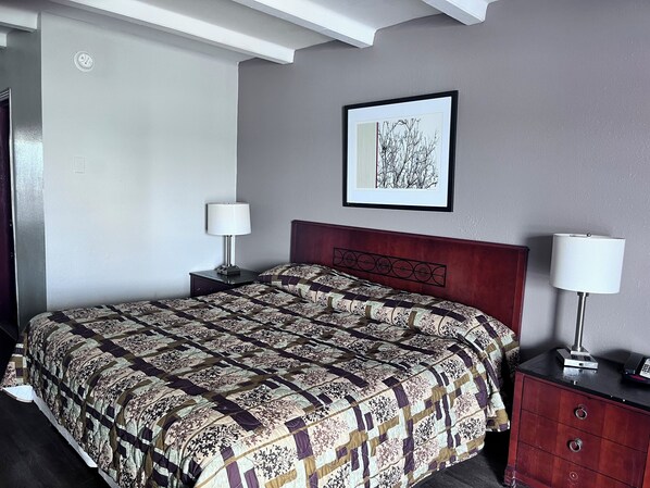 Free WiFi, bed sheets - expressway inn (Nashville)