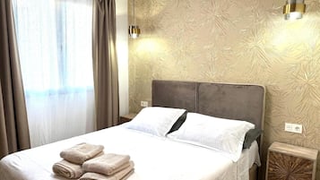 2 bedrooms, iron/ironing board, WiFi, bed sheets