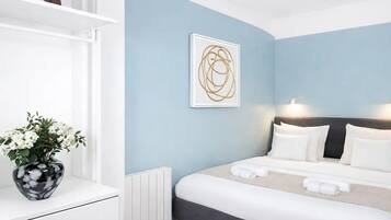 Premium Studio, Courtyard View | Living area