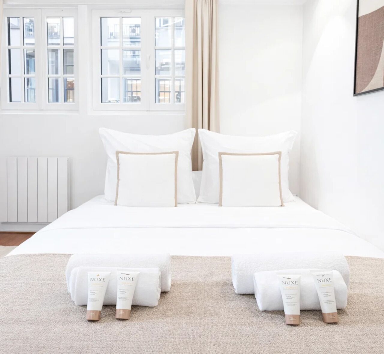 Studio Premium, vue cour intérieure | Coin séjour