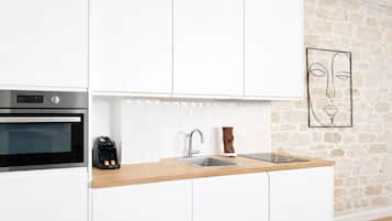 Monolocale Premium, vista cortile | Cucina privata | Macchina per caffè espresso, bollitore elettrico, tostapane, freezer