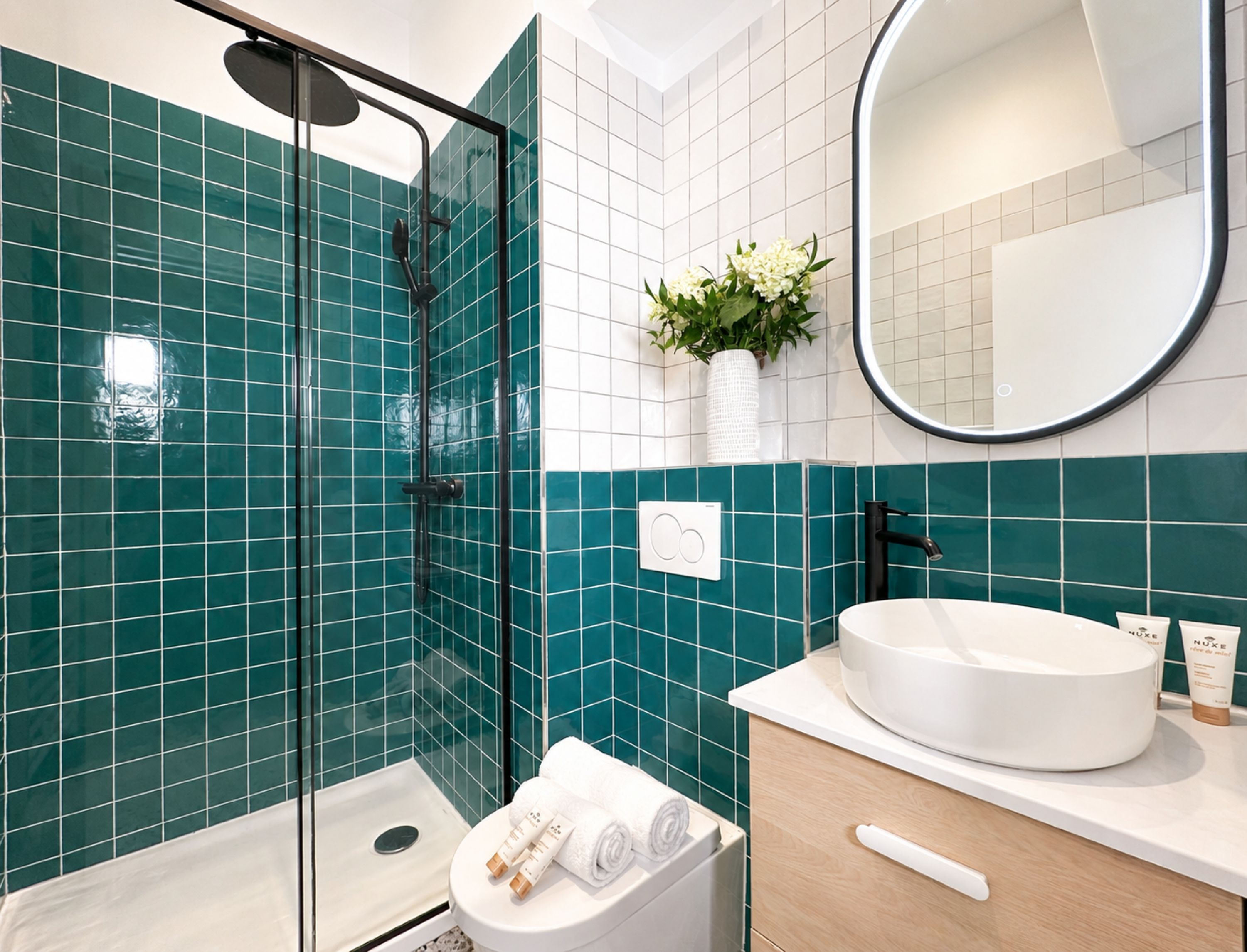 Premium studio, uitzicht op de binnenplaats | Badkamer