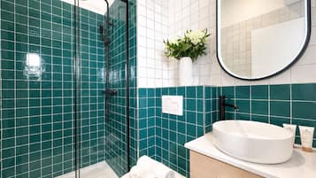 Premium studio, uitzicht op de binnenplaats | Badkamer