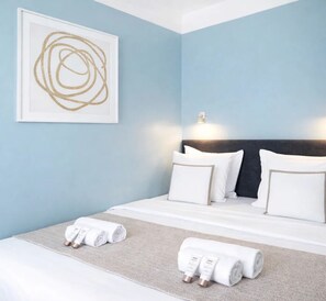 Studio – premium, bakgårdsutsikt | Oppholdsområde | En 80-centimeters smart-TV med digitale kanaler