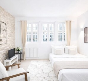 Premium Studio, Courtyard View | Living area