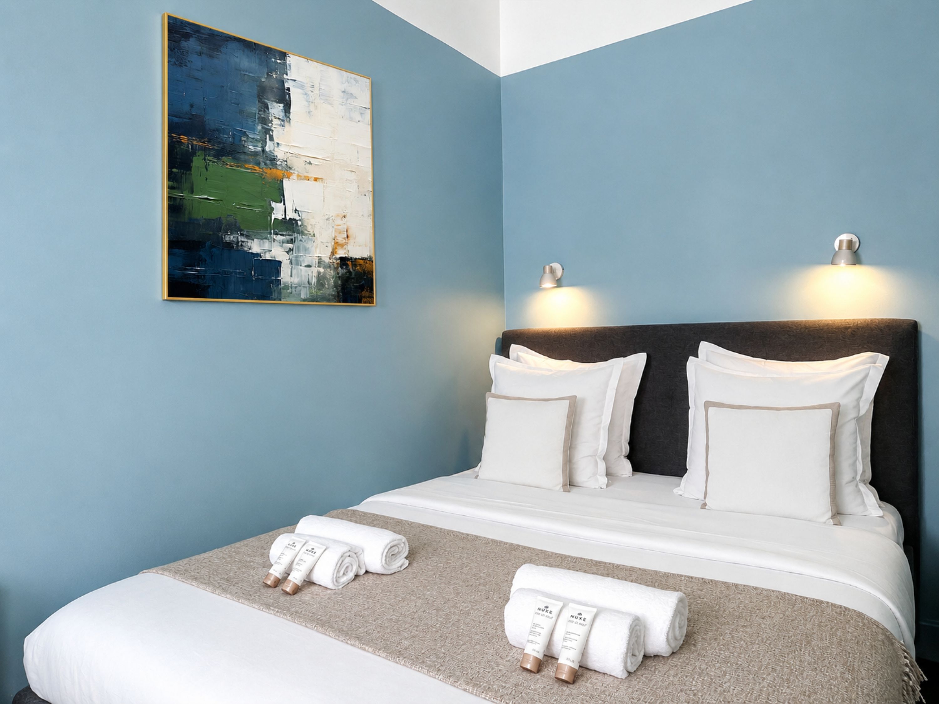 Premium studio, uitzicht op de binnenplaats | Een strijkplank/strijkijzer, reisbedje, gratis wifi, beddengoed
