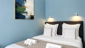 Premium Studio, Courtyard View | Iron/ironing board, travel crib, WiFi (free), bed sheets