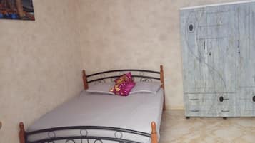 WiFi, bed sheets