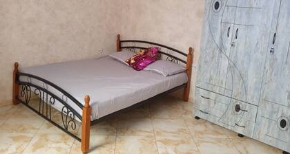 2 bedroom apartment with a living room . Space for up to ten people.
