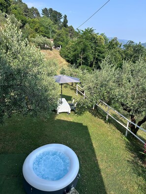 Outdoor spa tub - House surrounded by greenery with swimming pool and whirlpool. (Fondagno)