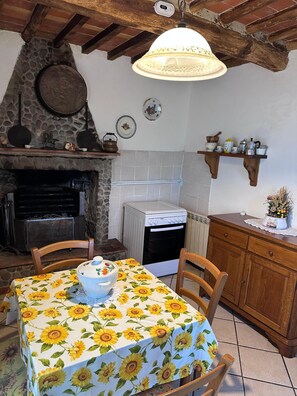 Dining - House surrounded by greenery with swimming pool and whirlpool. (Fondagno)