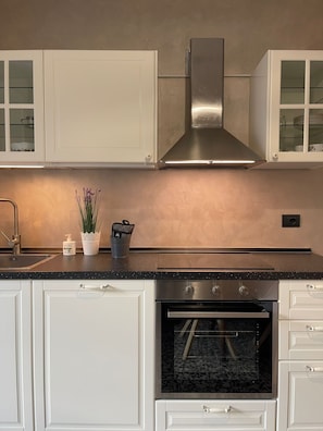 Geladeira, fogão, cooktop, lava-louças