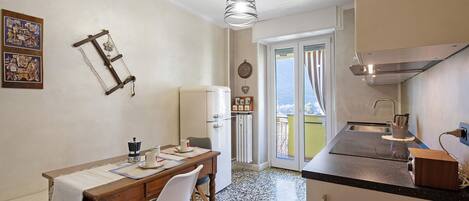 KĂŒhlschrank, Ofen, Herdplatte, GeschirrspĂŒler