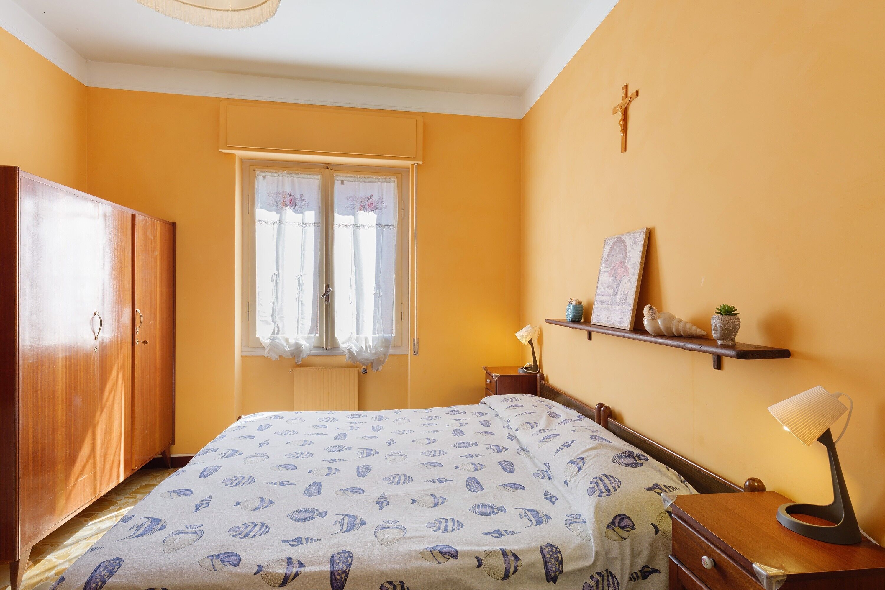 1 多间卧室、熨斗/熨衣板、床单