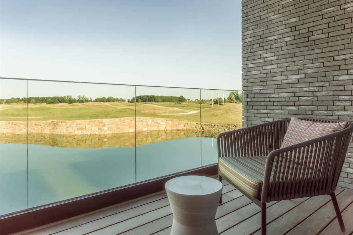 尊荣客房, 湖景 (Collection) | 迷你吧、办公桌、隔音、免费婴儿床