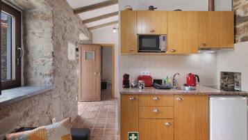 Fridge, microwave, stovetop, coffee/tea maker