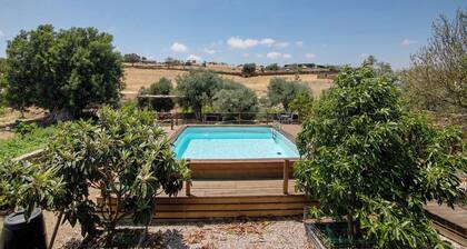 Country House 'Casa Das Colmeias' with Mountain View, Wi-Fi and Air Conditioning