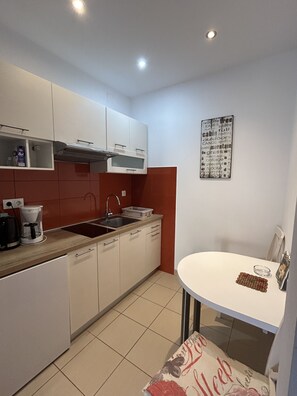 Private kitchen - Chich studio apartment in Tisno (Tisno)