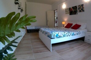 1 habitación, tabla de planchar con plancha, wifi y ropa de cama 