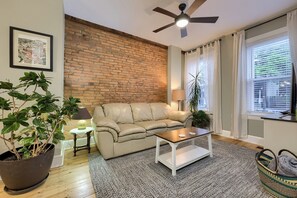 TV - Charming Lancaster City Townhome, Quiet Street and Walkable Location (Lancaster)