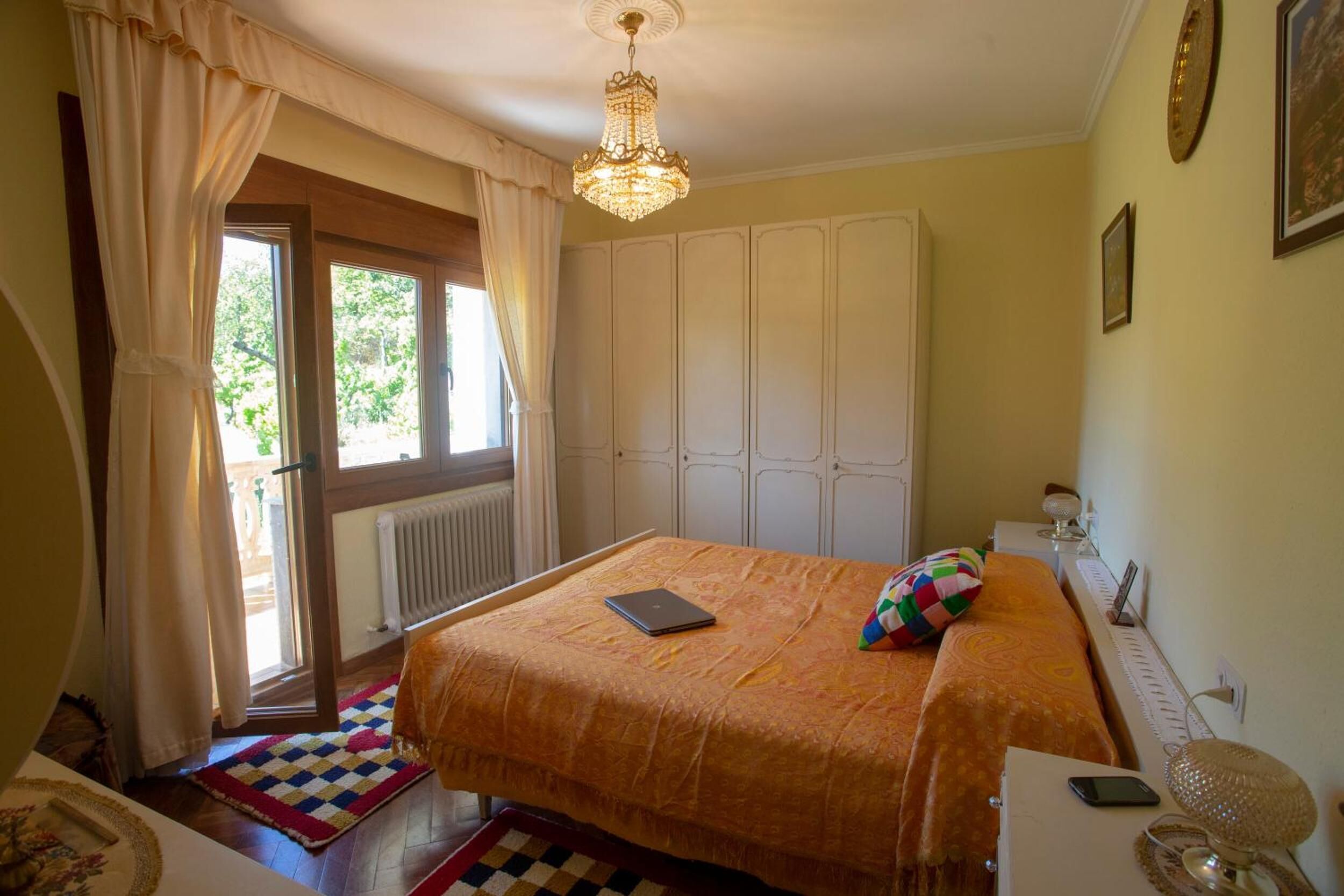 3 chambres, fer et planche à repasser, Wi-Fi, draps fournis