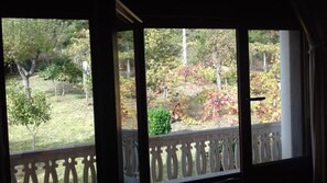 Interior - Villa with Private Pool, Mountain Views & Wi-Fi in Pantón, Ribeira Sacra (Pantón)