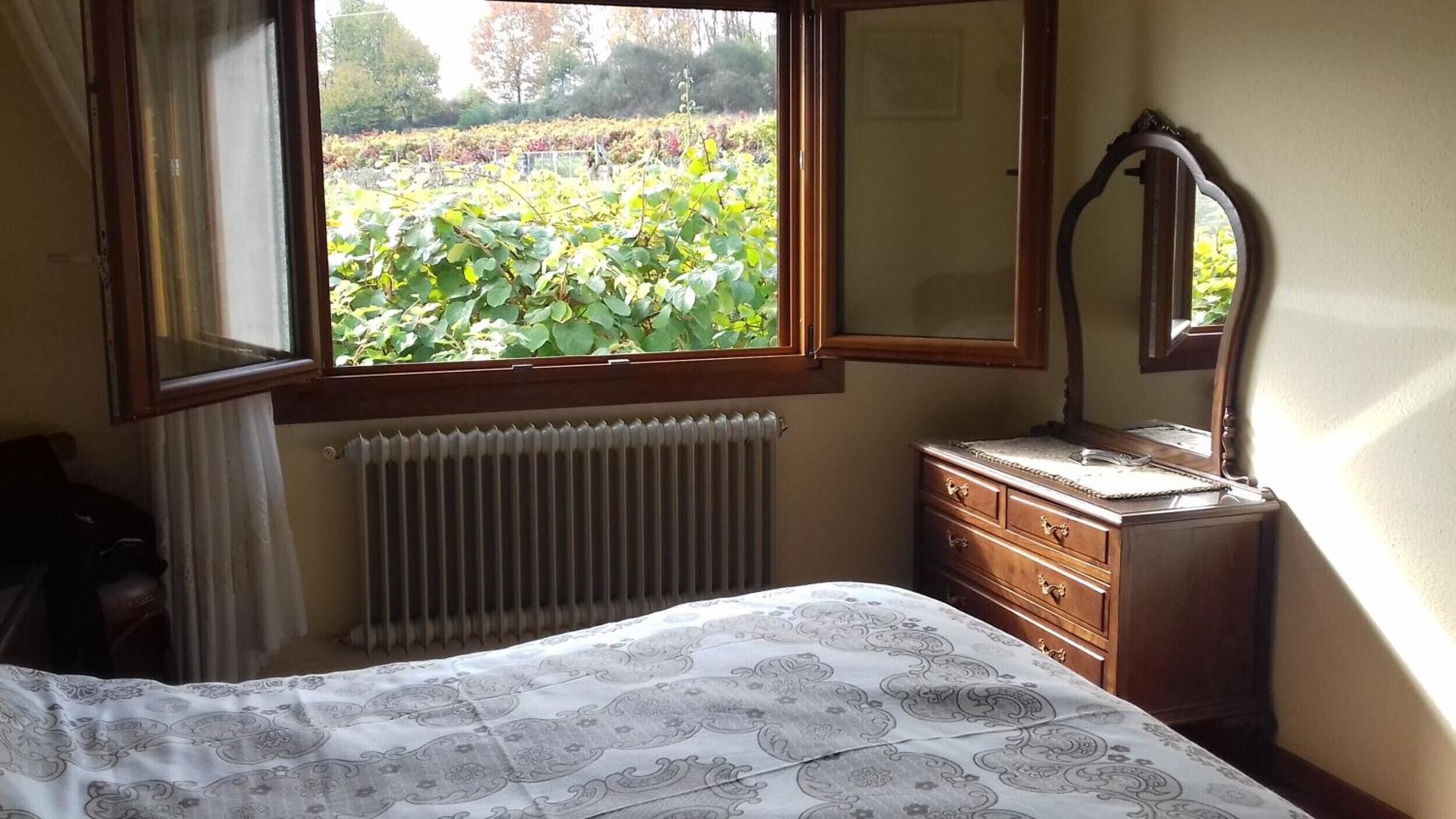 3 chambres, fer et planche à repasser, Wi-Fi, draps fournis