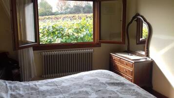 3 chambres, fer et planche à repasser, Wi-Fi, draps fournis