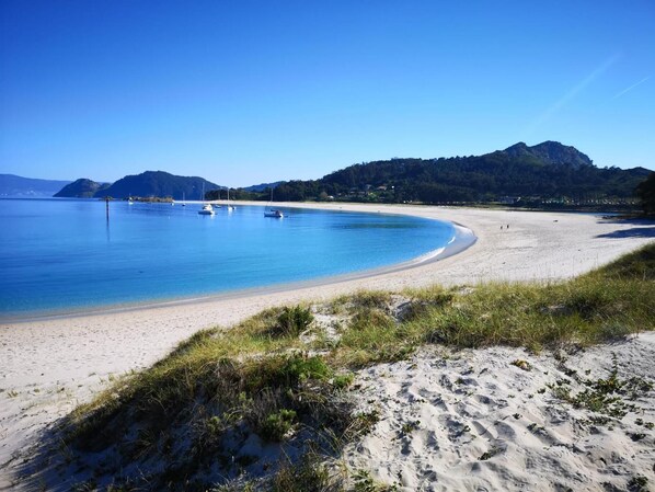 Beach - Villa 'Con Piscina En Pantòn Ribeira' with Mountain View, Private Pool and Wi-Fi (Pantón)